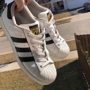 Size 8 women adidas superstar